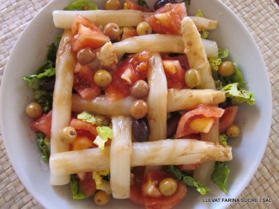 Amanidea amb espàrrecs, llenties pardines i el jou i la laika 006